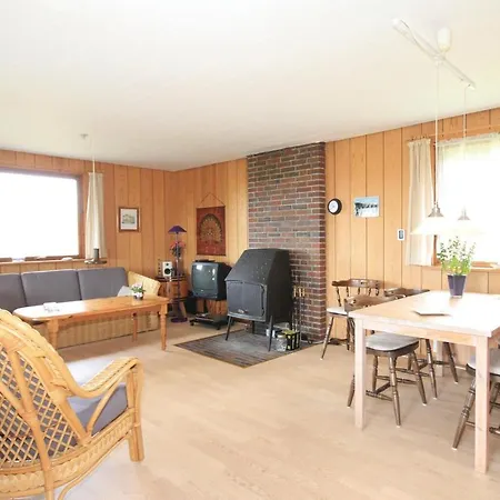 2 Bedroom In Hvide Sande